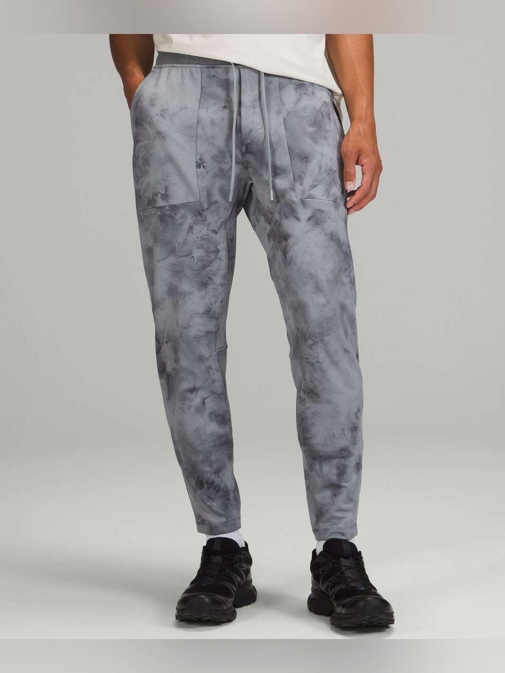Lululemon Textured Tech Pant
Diamond Dye Gold Spice Black size XL inseam 29”